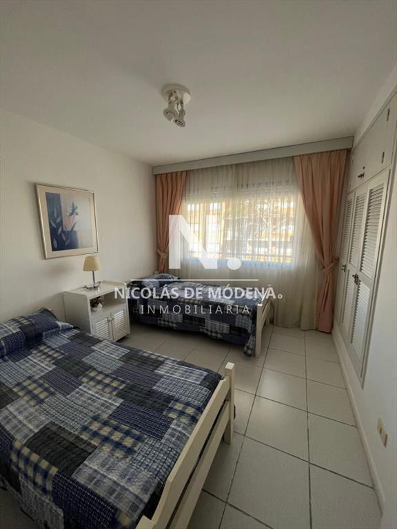 Muy lindo apartamento, con amplia terraza, garage