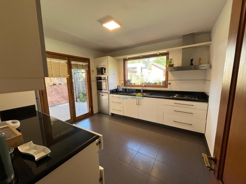 Casa de 5 dormitorios en alquiler en Lugano, del