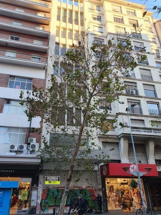18 de julio esq Paraguay, 7mts de frente , 1955 m2 construi