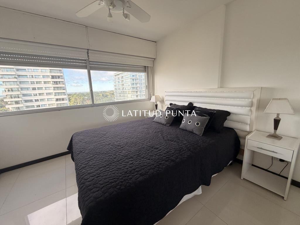 Piso alto en Roosevelt, 3 dormitorios