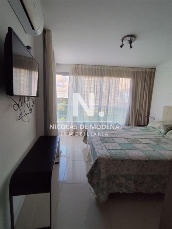 Apartamento en Venta de 3 dormitorios, Roosevelt