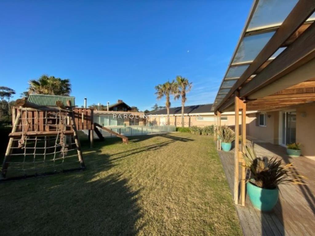 Hermosa casa en venta frente al mar, Punta del