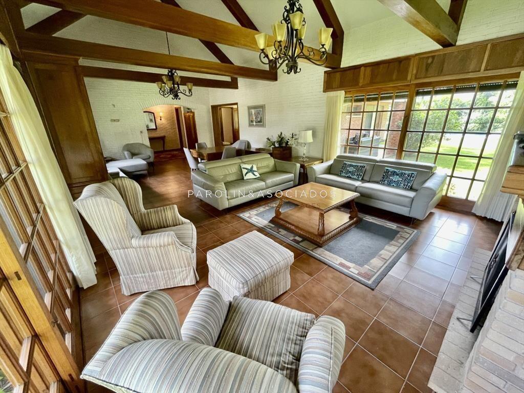 Excelente casa en Paradas