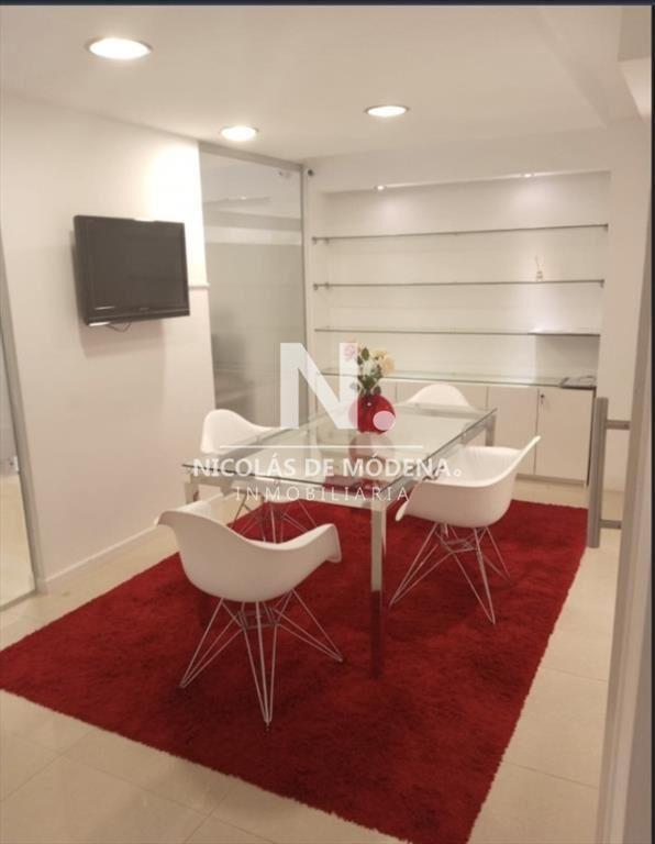 En venta local de 100m2 en Av. Italia, Punta del