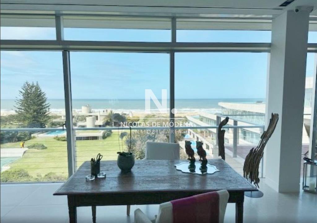 En venta apartamento de 3 dormitorios en Brava,
