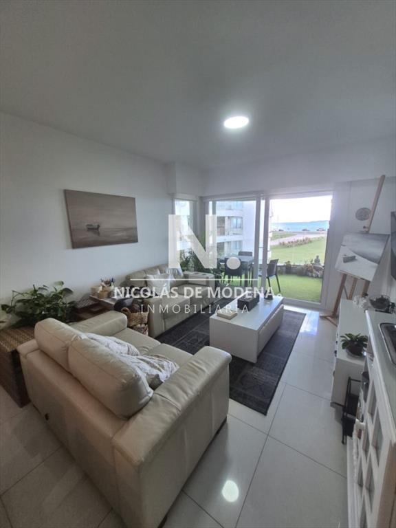 Apartamento en venta primera linea Playa Mansa Punta del Es