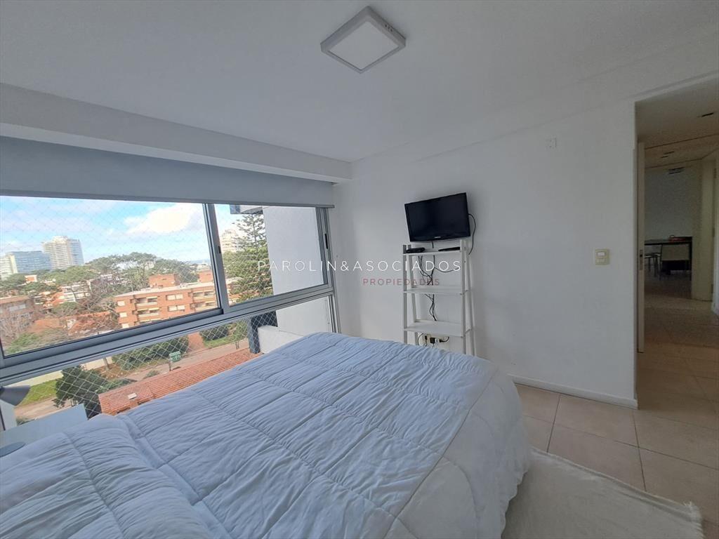 Vende apartamento de 3 dormitorios y excelentes