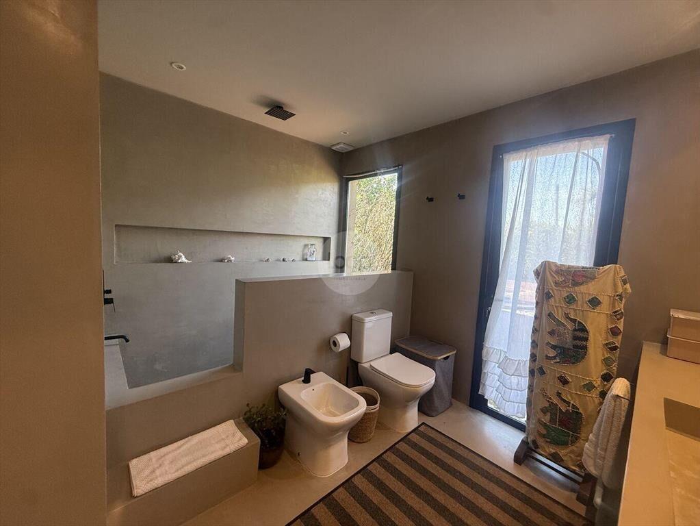 Casa de 3 dormitorios, 3 baños, diseño y paisajismo en Viñe
