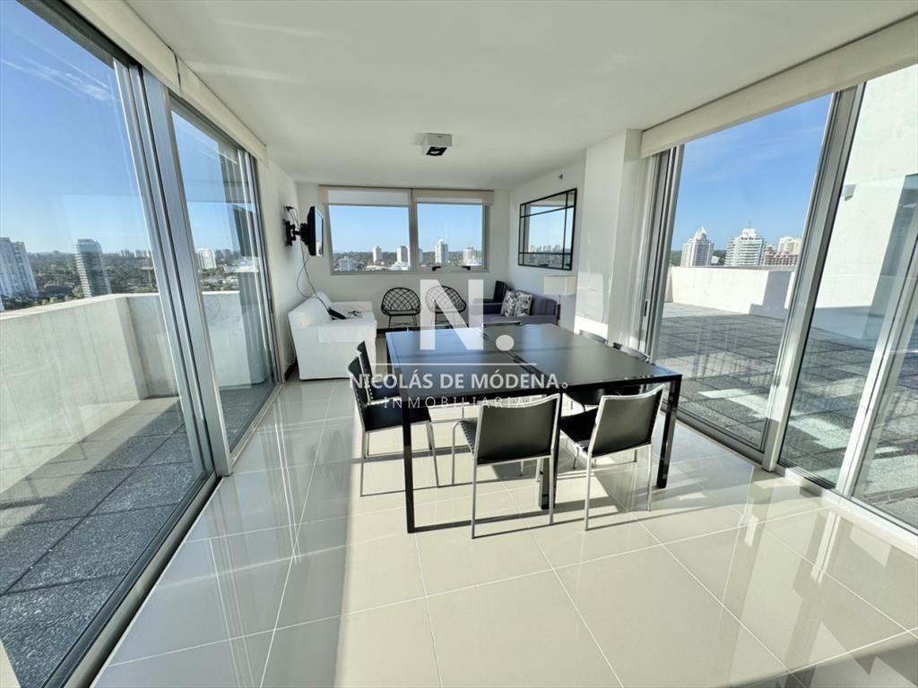 Penthouse de 3 dormitorios en suite a metros del