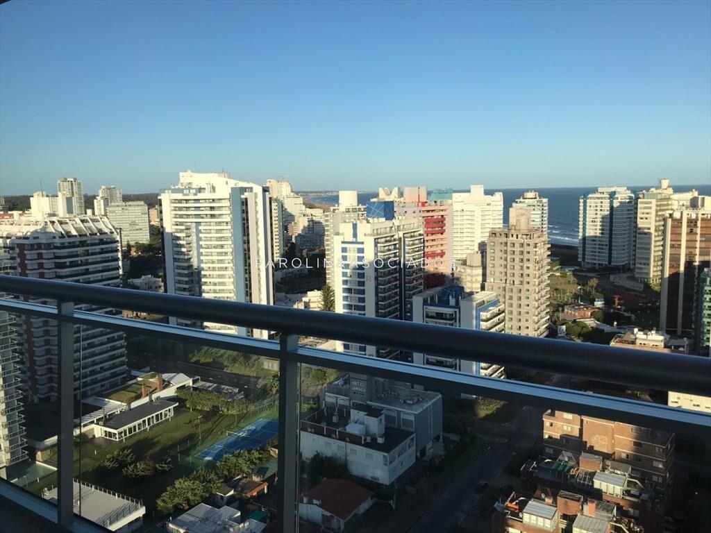 Apartamento de 2 suites en venta en edificio Onix, Punta de