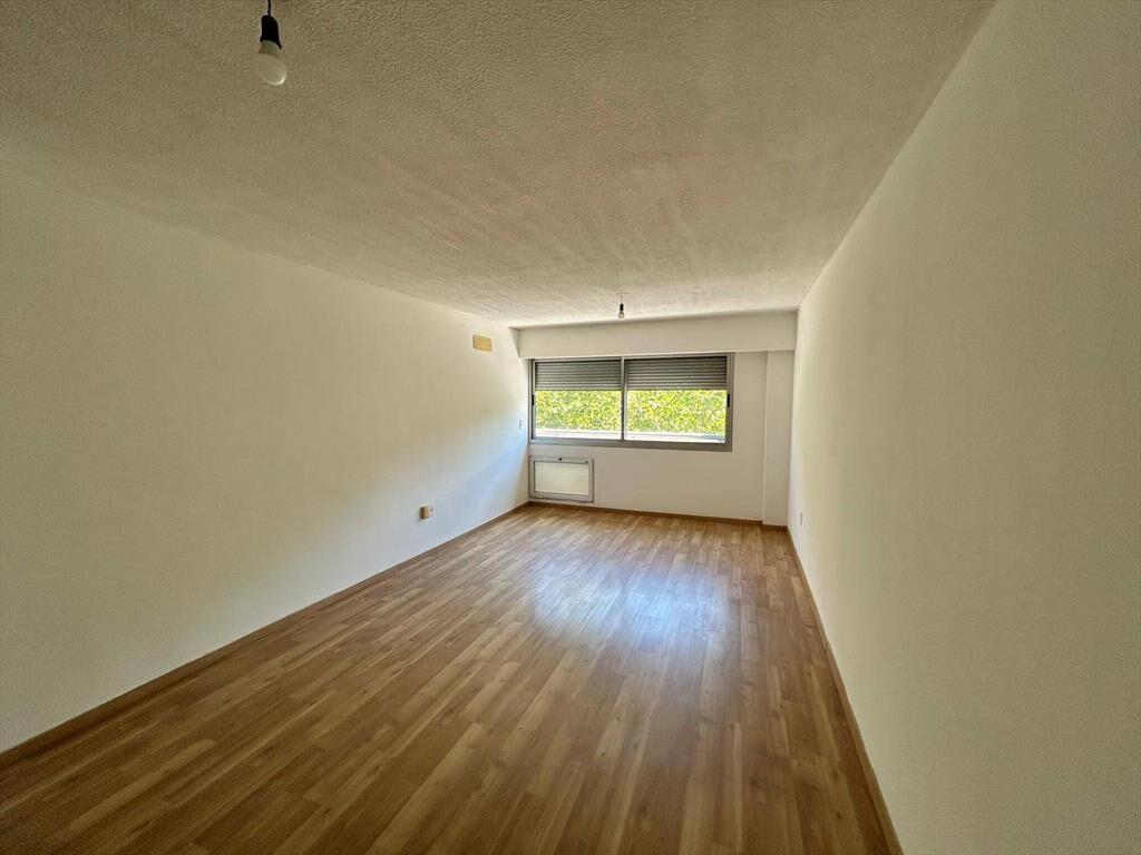Venta de Apartamento con 2 dormitorios y garage con renta en