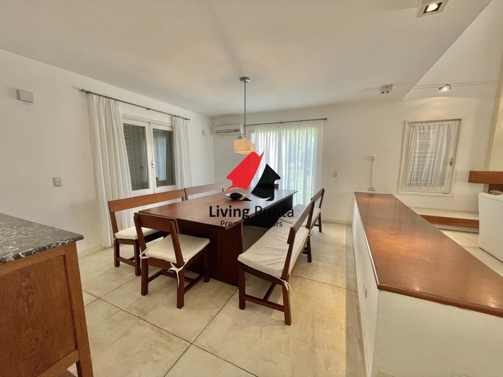 VENTA DE HERMOSA CASA DE 4 DORMITORIOS EN LUGANO