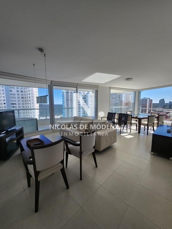 Vende apartamento de 3 dormitorios en Mansa- Punta del Este