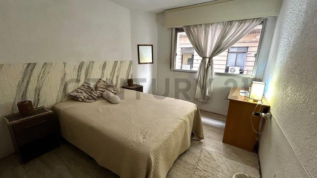 Apartamento en venta/Cordón/Av.18 de Julio/50m2/2 Dormito...
