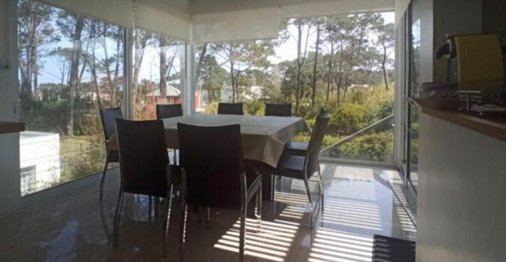 CASA EN VENTA DE 4 DORMITORIOS EN LA BARRA