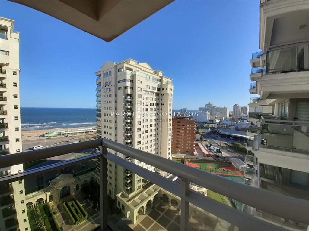 Apartamento en venta en Torre Imperial III, Punta del Este.