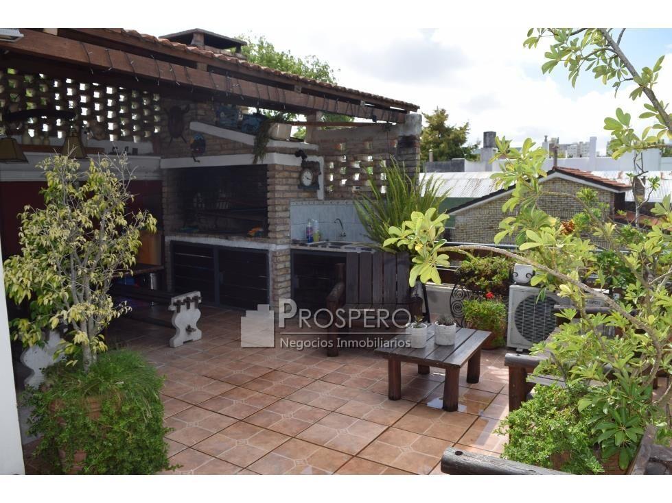 594/p venta casa 4 dorm,2 Plantas,jardin,coch.terraza Parqu