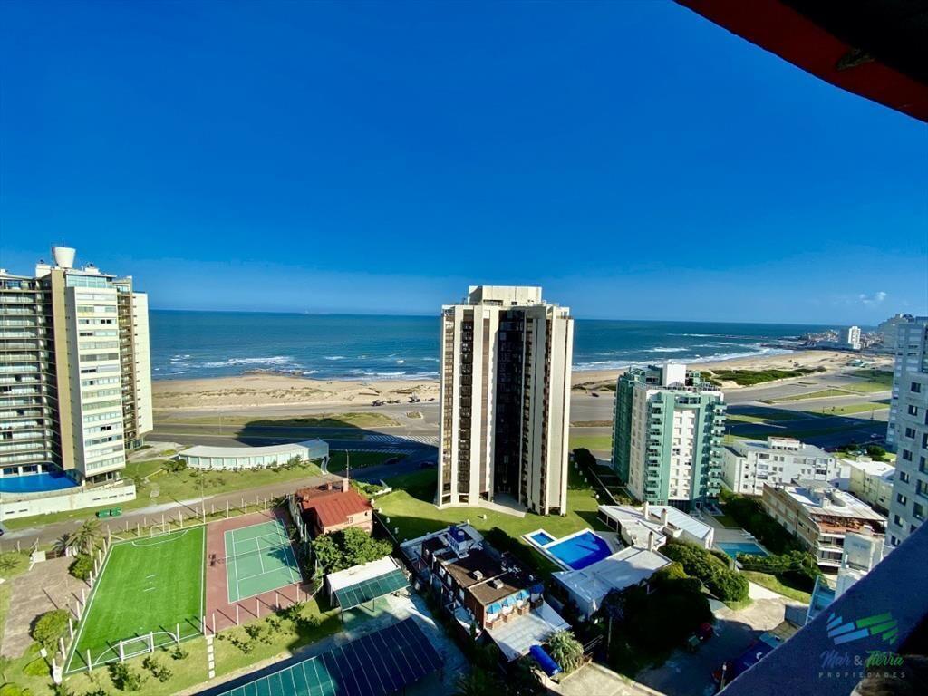 En venta , piso alto , con espectacular vista al