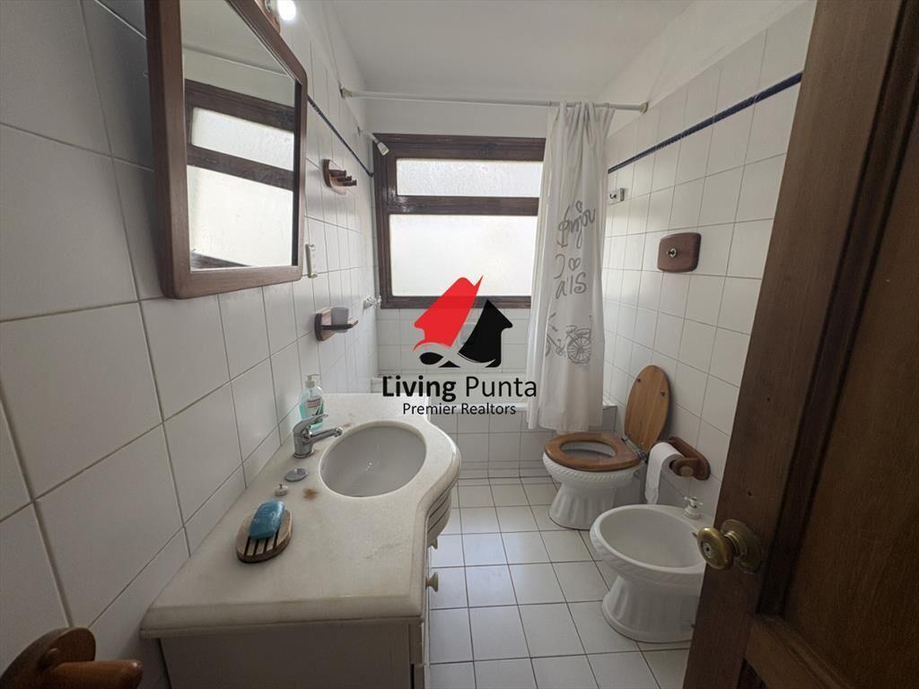 Alquiler de Apartamento de 3 Dormitorios 2 y 2 en