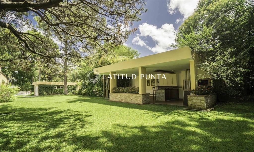 Casa en playa Mansa, 6 dormitorios mÃ¡s