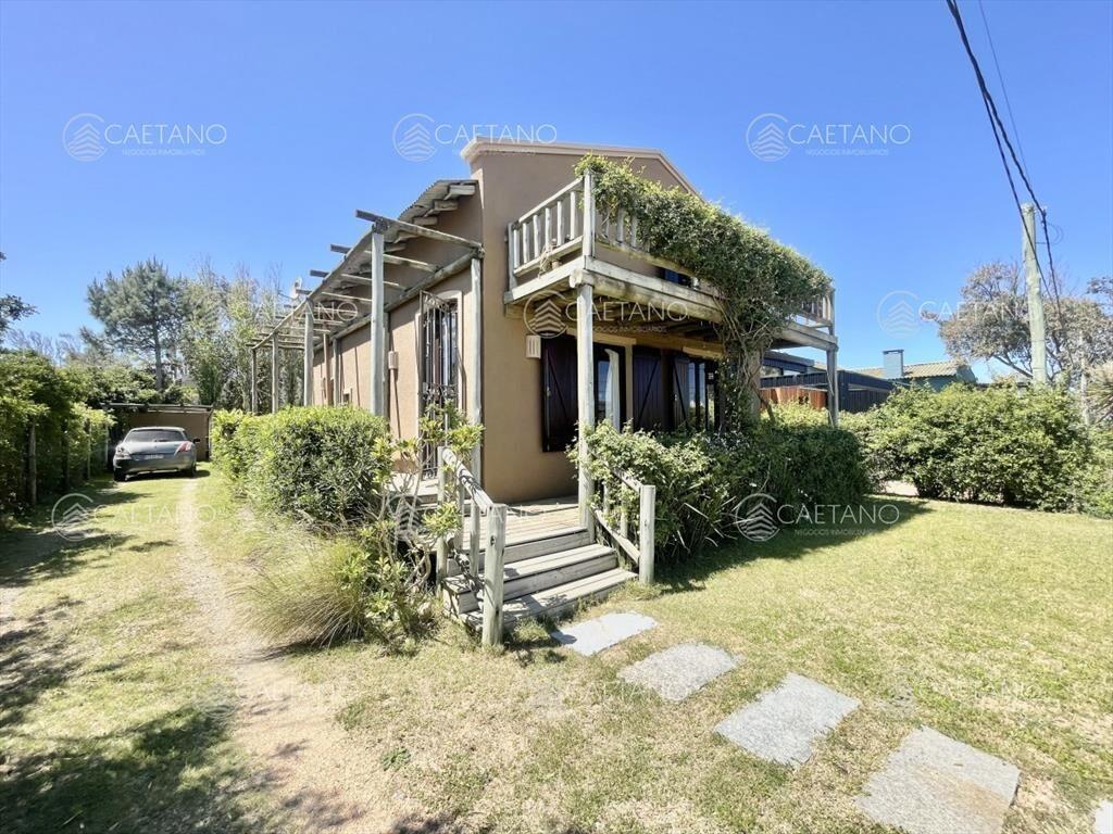 Alquiler casa 3 dormitorios en Balneario Bs As - Punta del