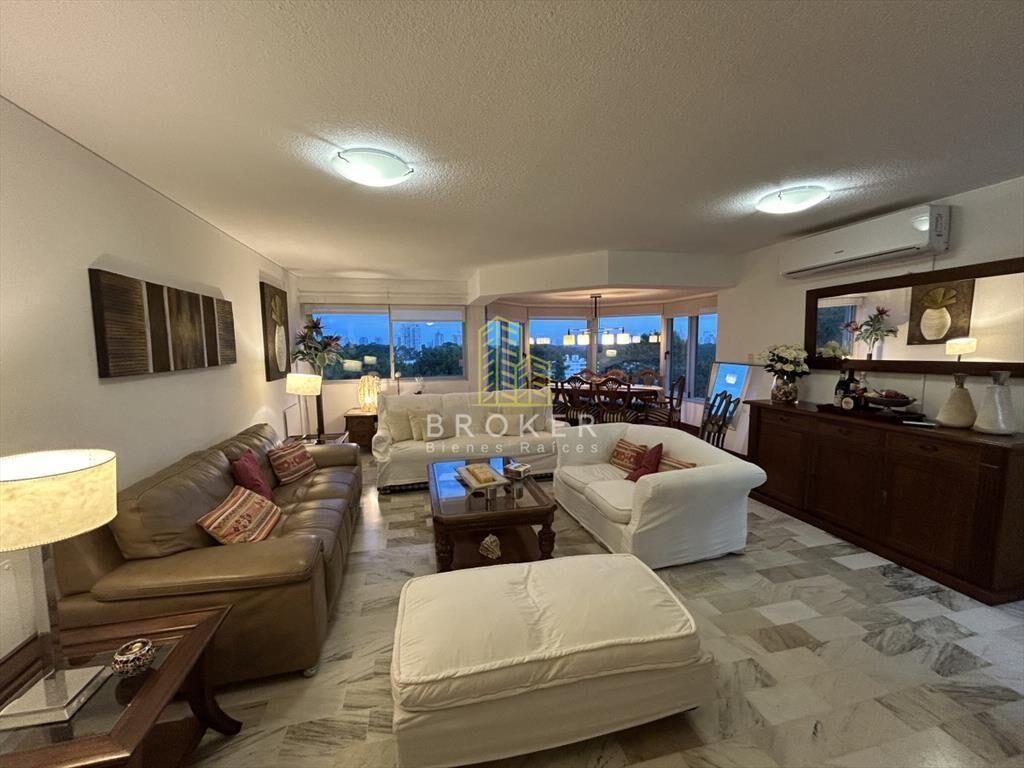 Venta de apartamento hecho a nuevo en una de las