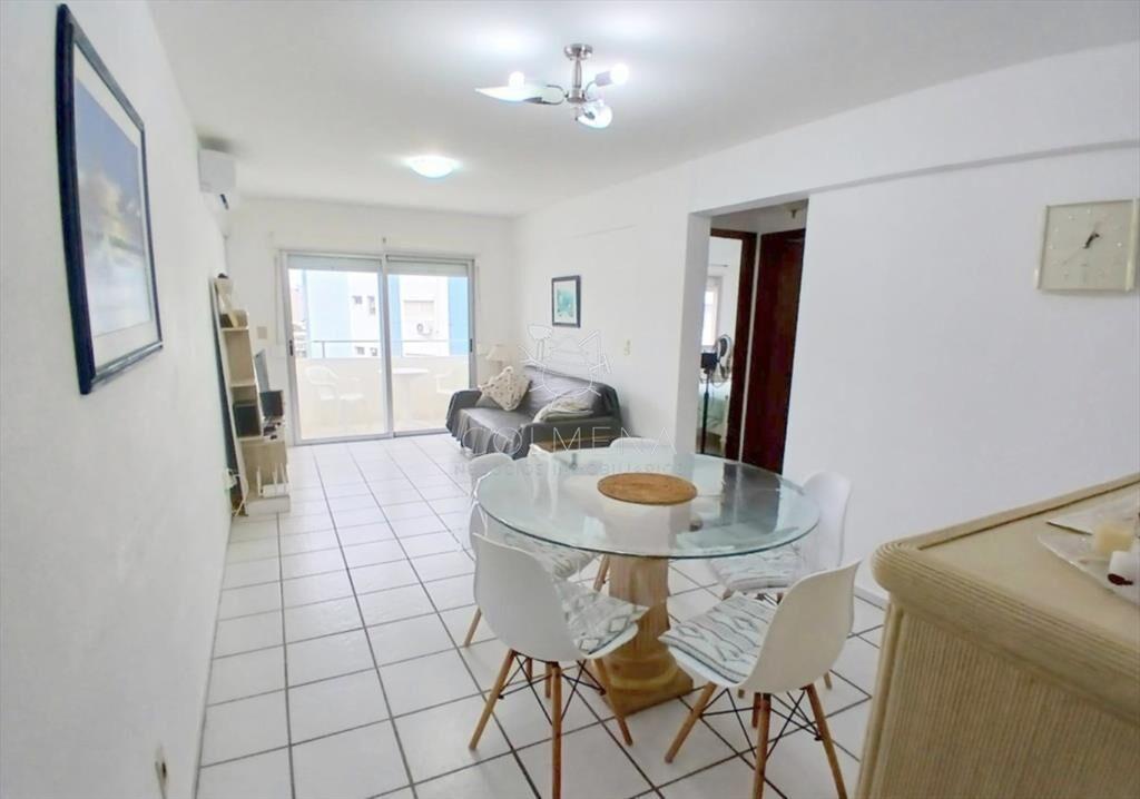 Apartamento 2 dormitorios, 2 baños , Balcón y cochera en