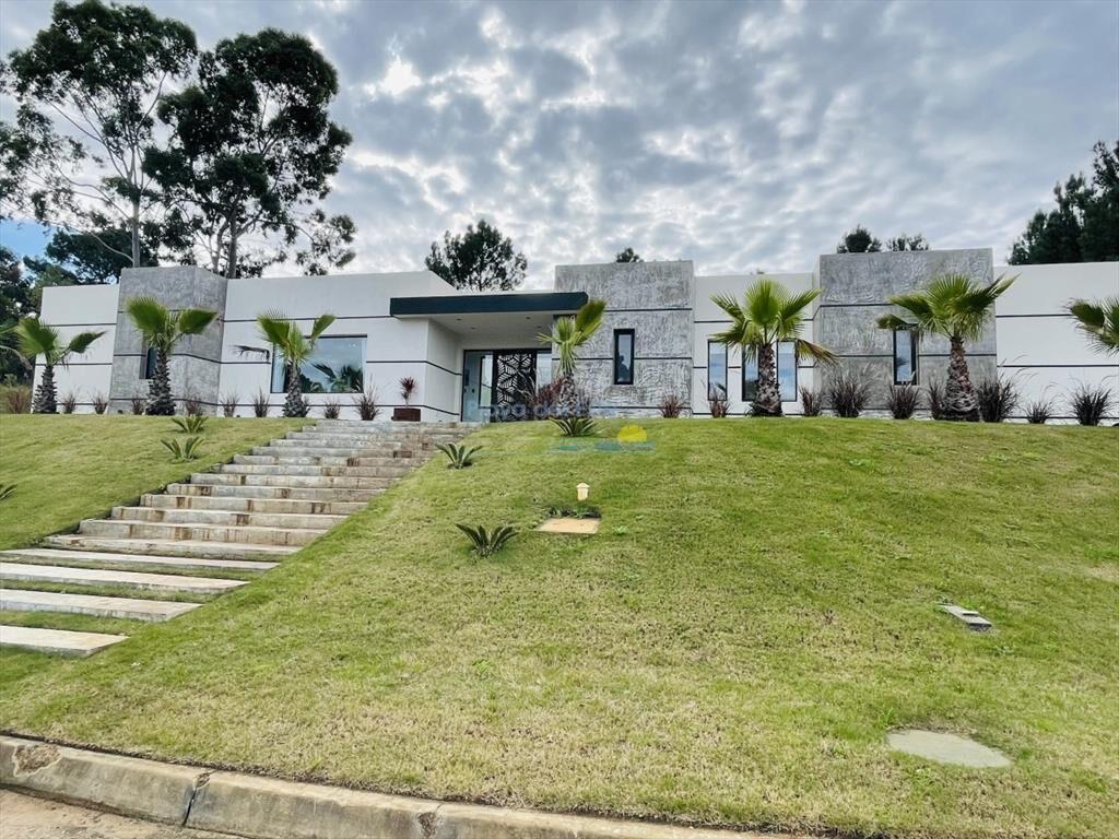 Hermosa casa en Acres de Solanas
