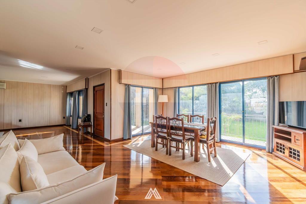 Venta de gran residencia de 4 dormitorios en Pando