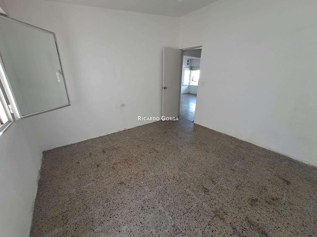 Casa en Alquiler de 2 Dormitorios y cochera en Aires Puros