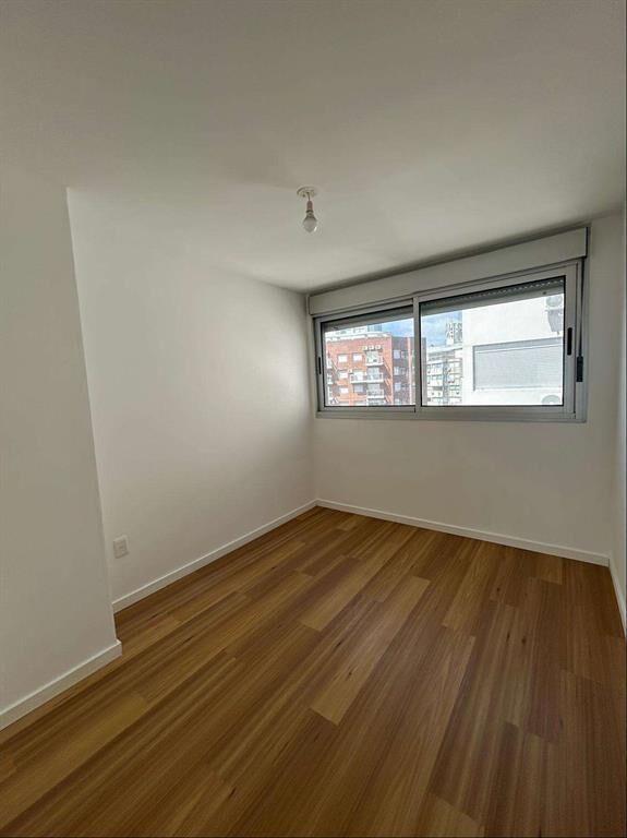 Alquiler apartamento 2 dormitorios en Tres Cruces – Edifici