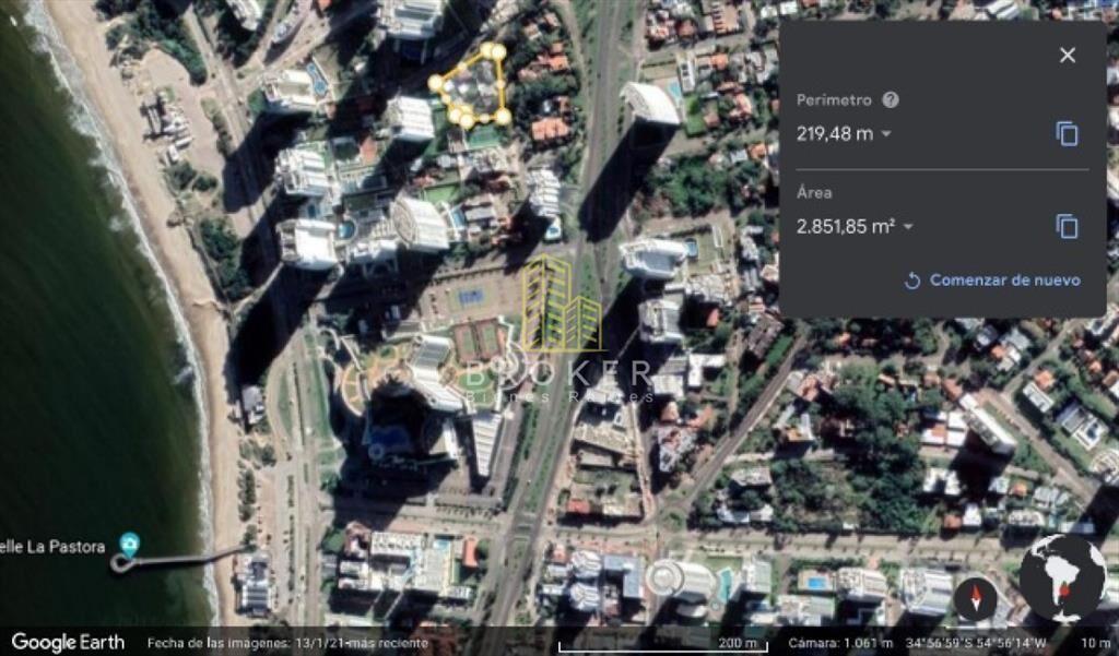 Venta Lote de 2828m2 Punta del Este a metros del
