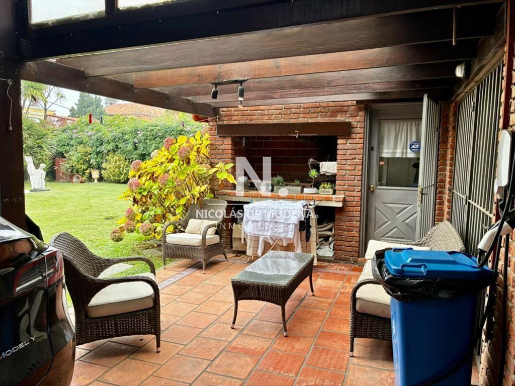 Se Vende Casa con JardÃn y Piscina en Carrasco 4