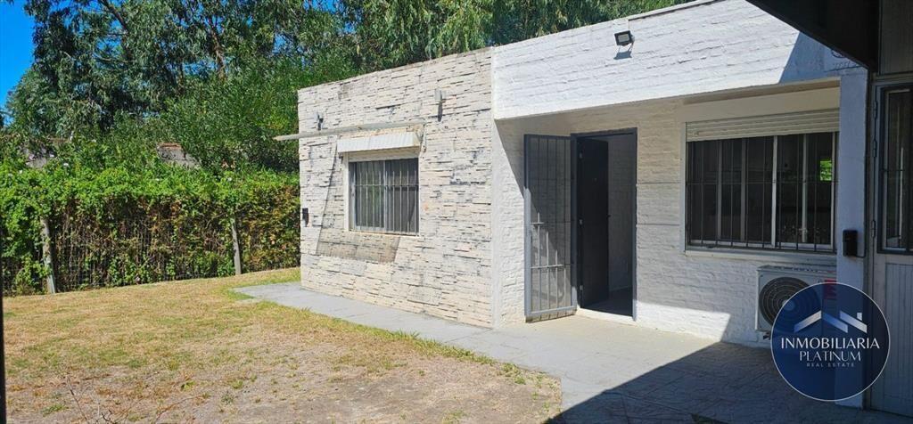 Venta dos casas mismo padron, 3dormitorios, La Floresta.