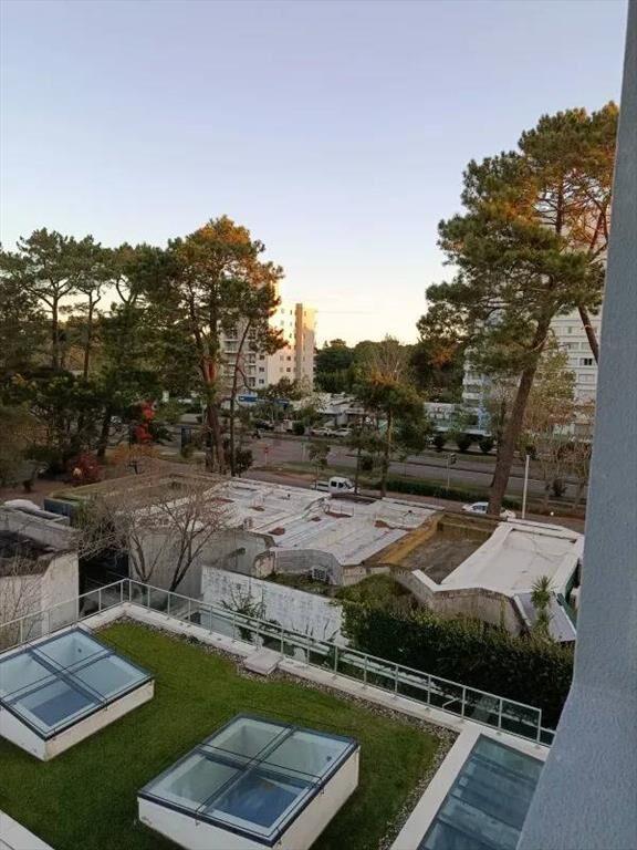 Punta del este, 2 dormitorios, balcon, cochera, amenities...