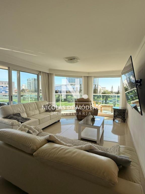 Apartamento de 3 dormitorios en alquiler de verano en Punta