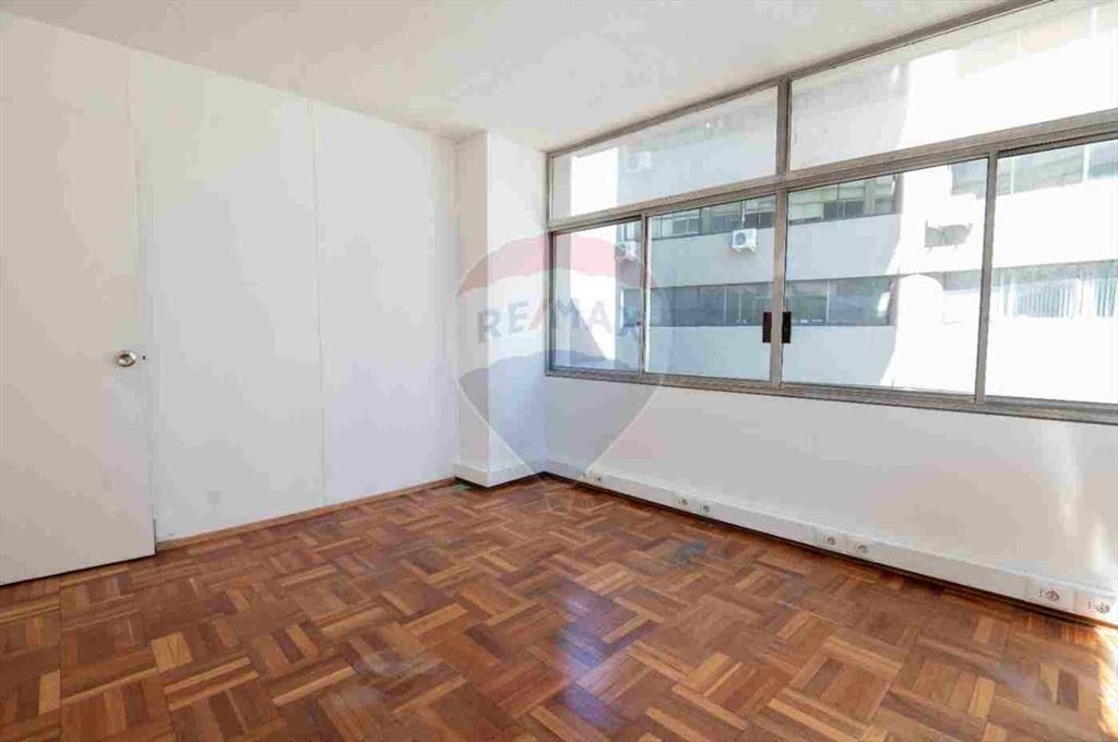 VENTA AMPLIA OFICINA EN CORDON CON BUENA RENTA