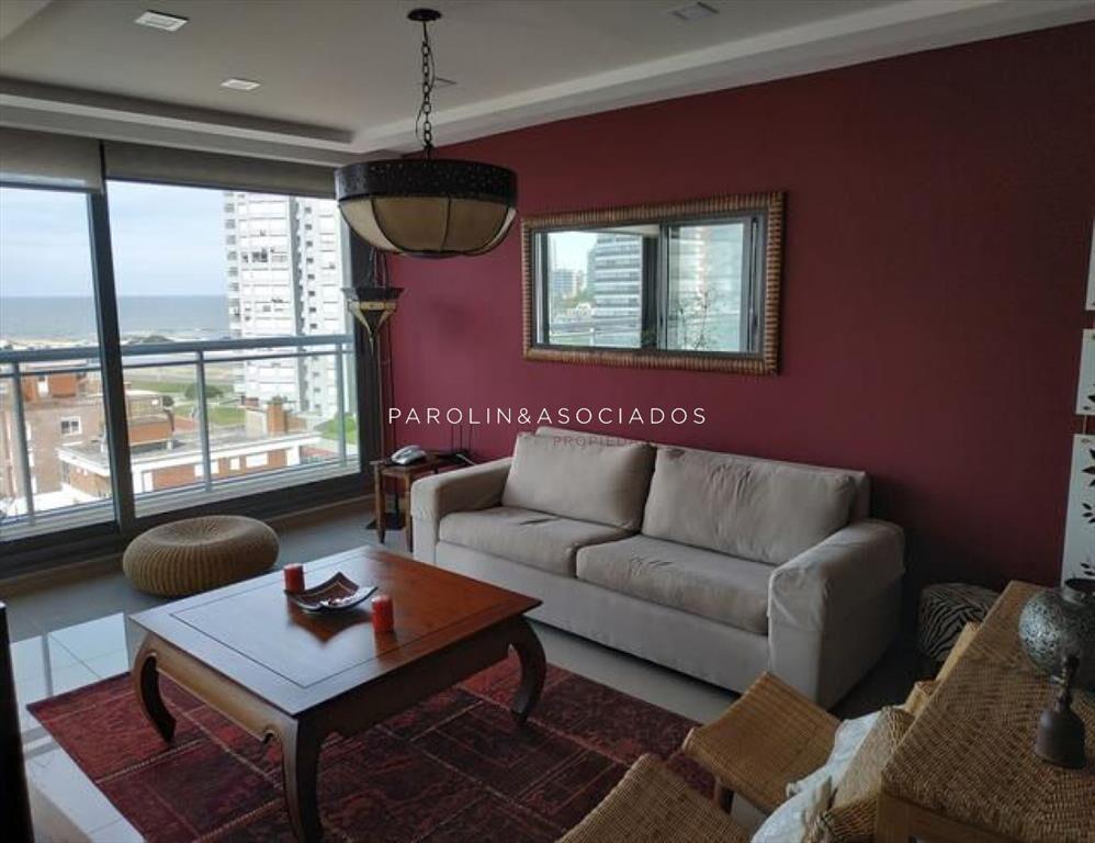 Apartamento en venta con vista a playa Brava, del