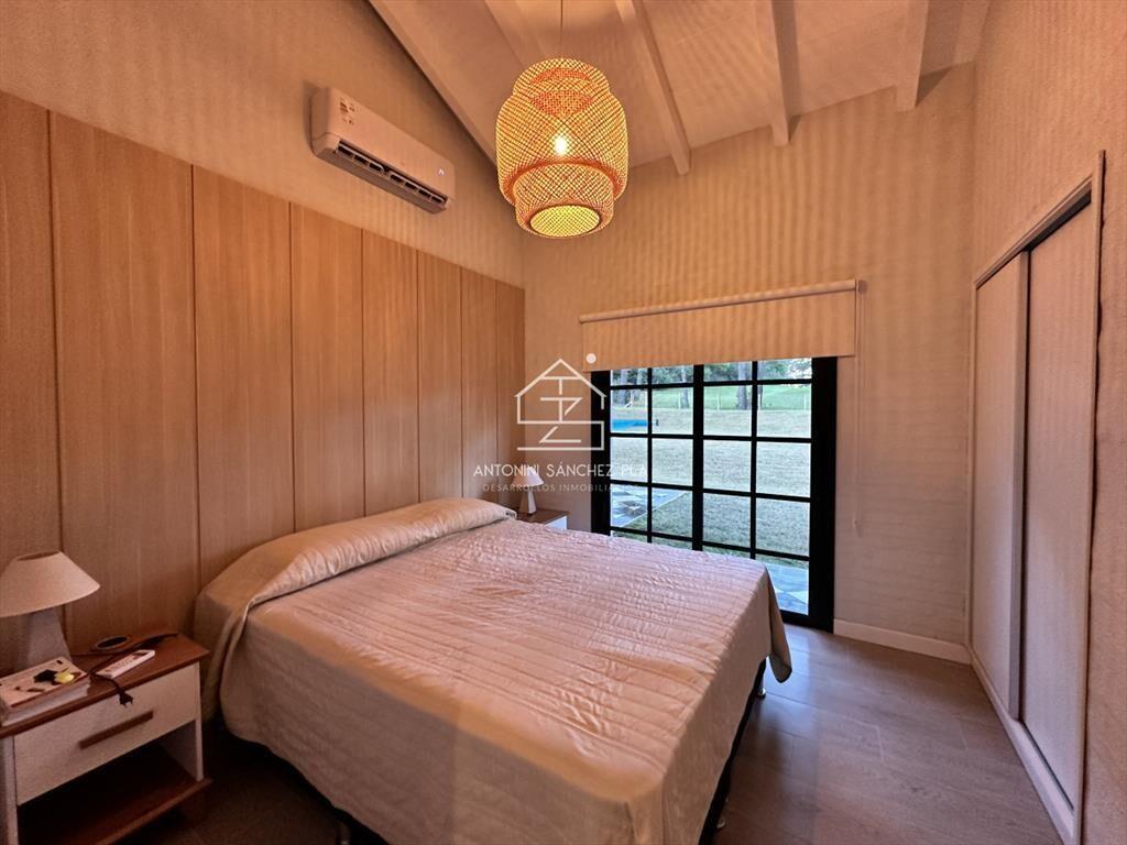 Vende casa de 3 dormitorios con fondo al Club de
