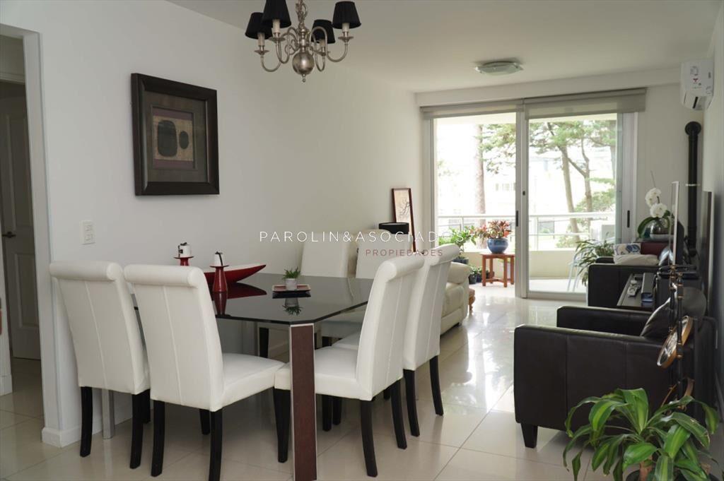 Apartamento de 3 dormitorios en venta en la Punta