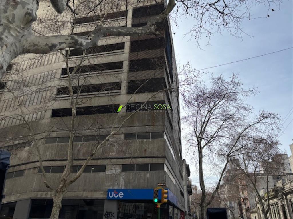 Oficina Sosa - Garaje fijo en Mercedes y Paraguay con vigil