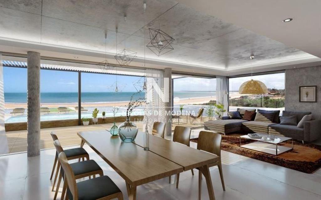 Casa en venta en Punta Ballena sobre calle