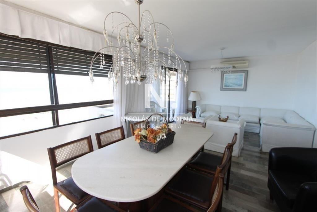 En venta Apartamento de 3 dormitorios en Center