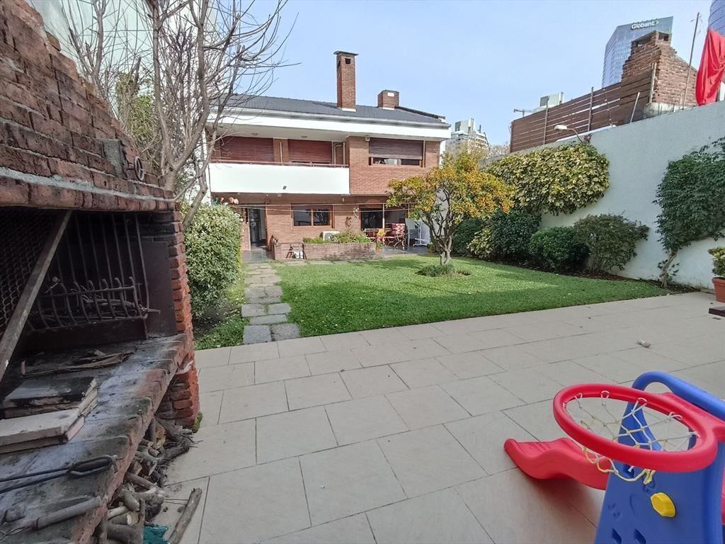 Venta Casa. 4 Dor, estar c/hogar, fondo con parrill, gje x3