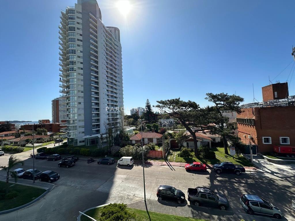 Apartamento en venta de 2 dormitorios en edificio
