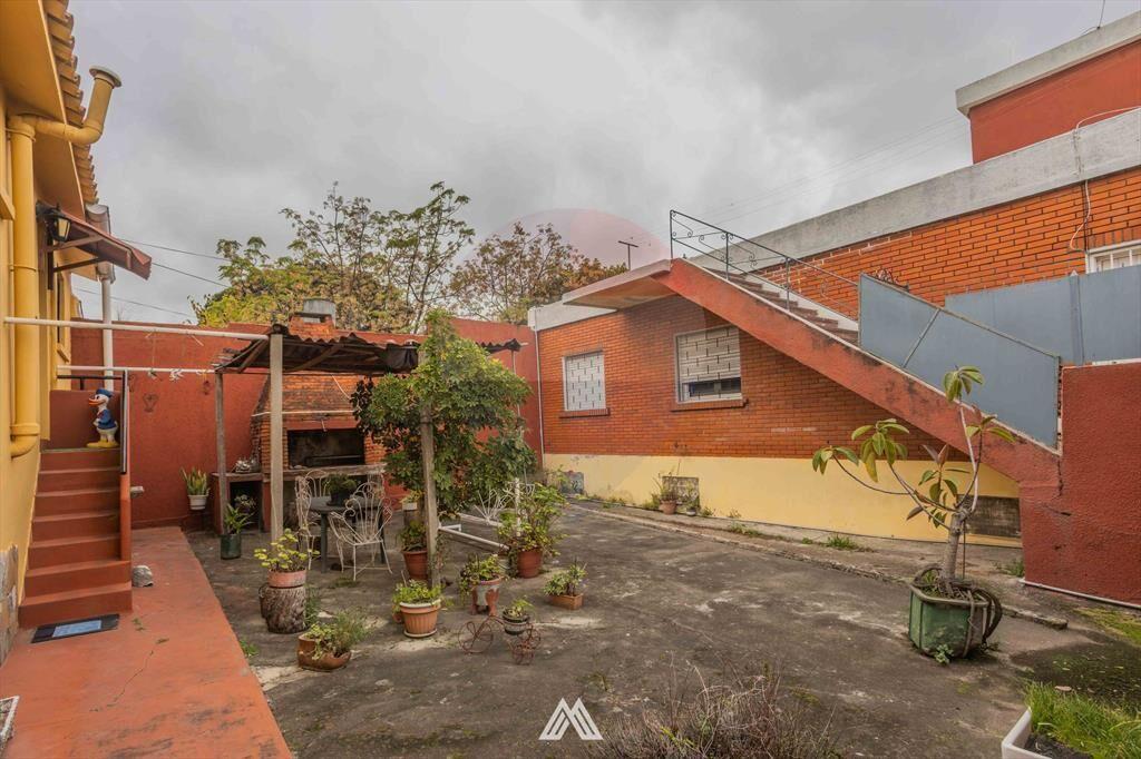 Venta Casa y 2 Apartamentos en gran terreno Malvin