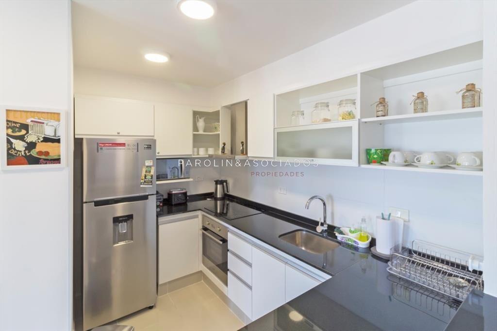 Apartamento de 2 dormitorios en venta en edificio