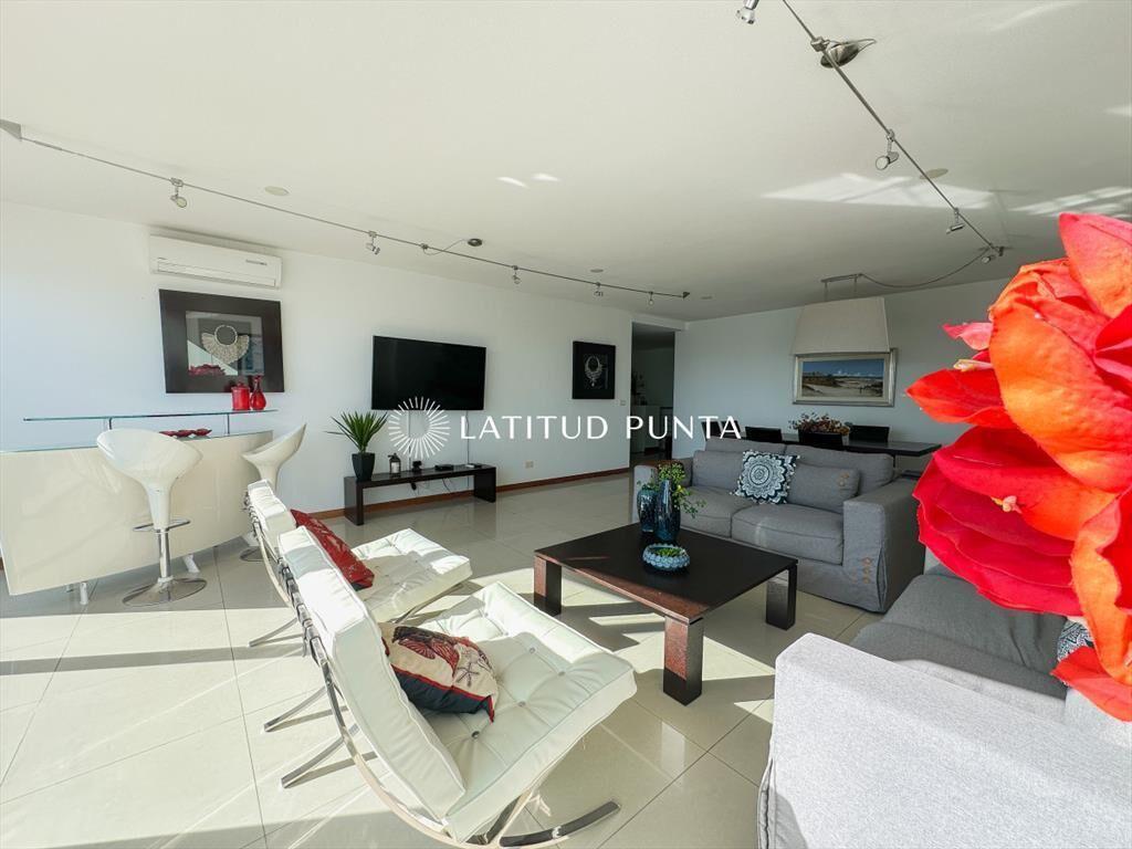 Penthouse en Roosevelt, 3 suites y parrillero