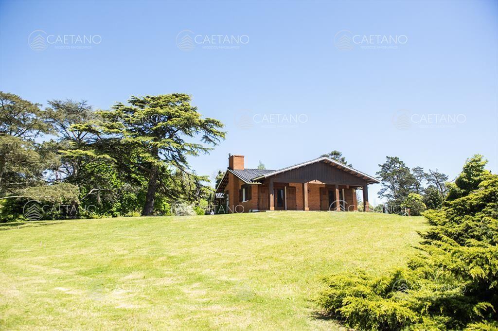 Casa en venta con vista a agradable entorno.