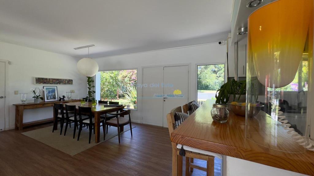 Casa de 4 dormitorios en alquiler anual , Punta ,